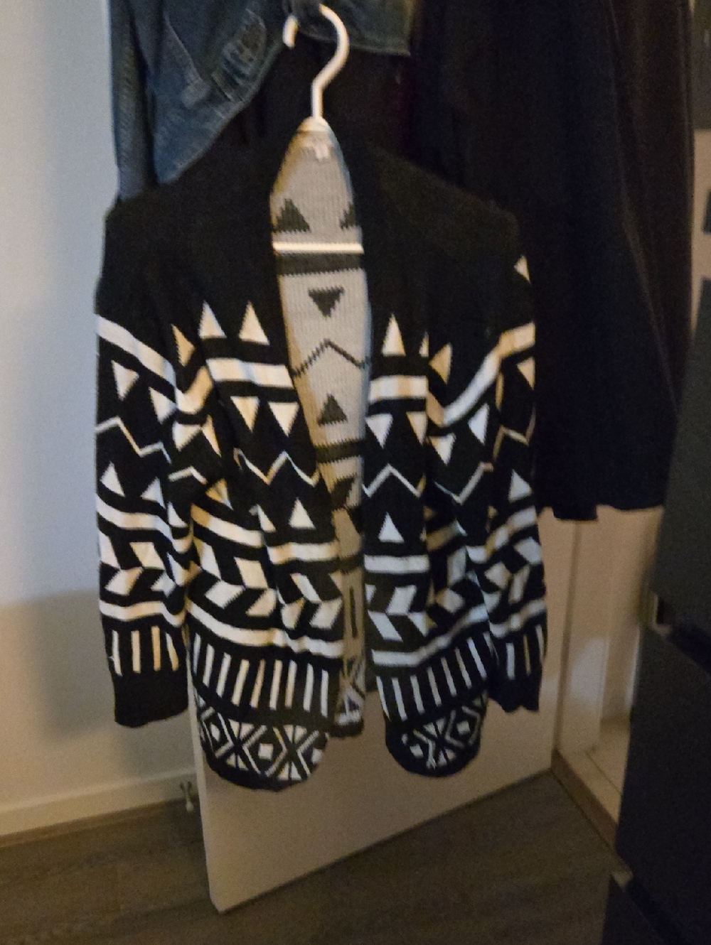 Reitmans Black and White Patterned Open Cardigan